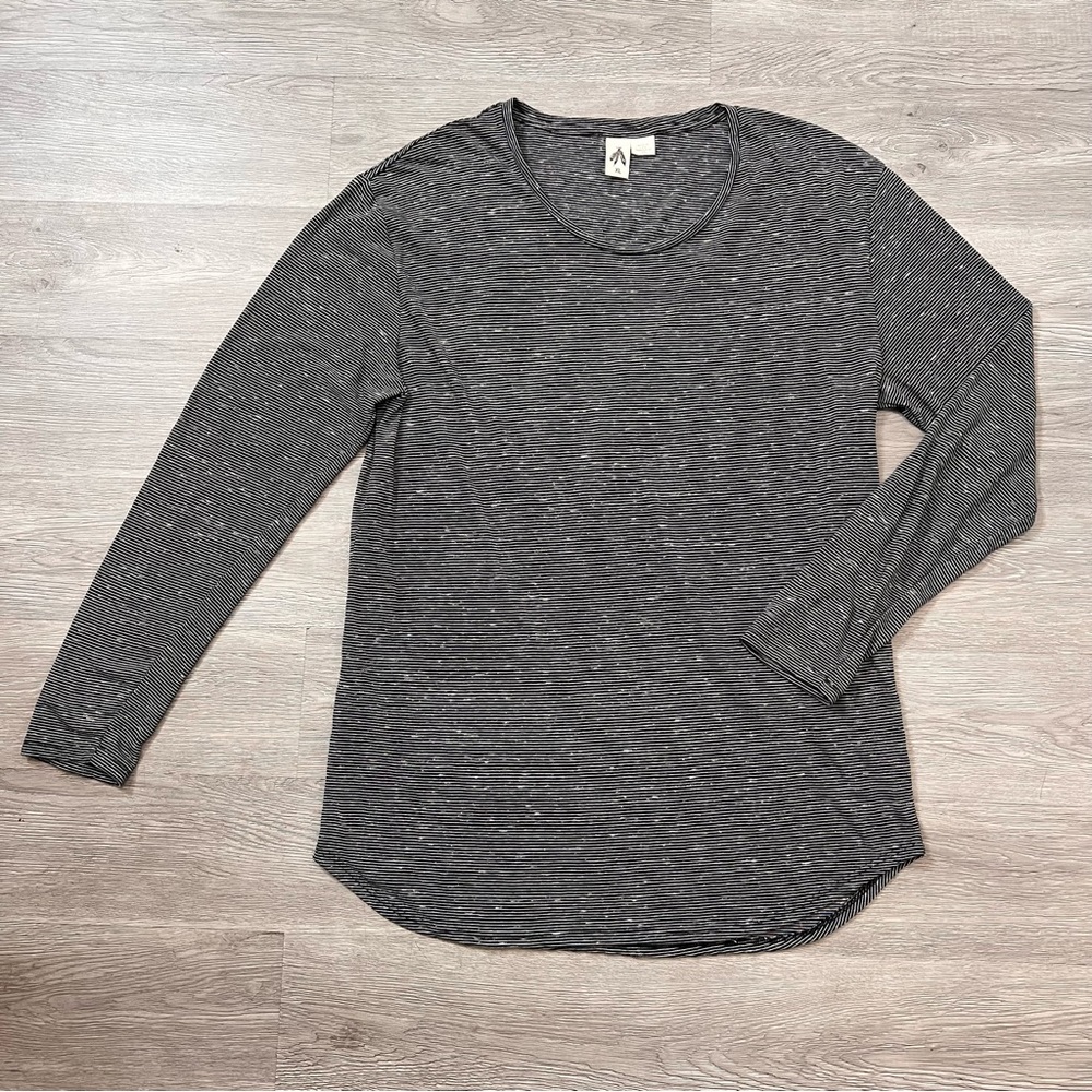 3 Feathers Striped Long Top